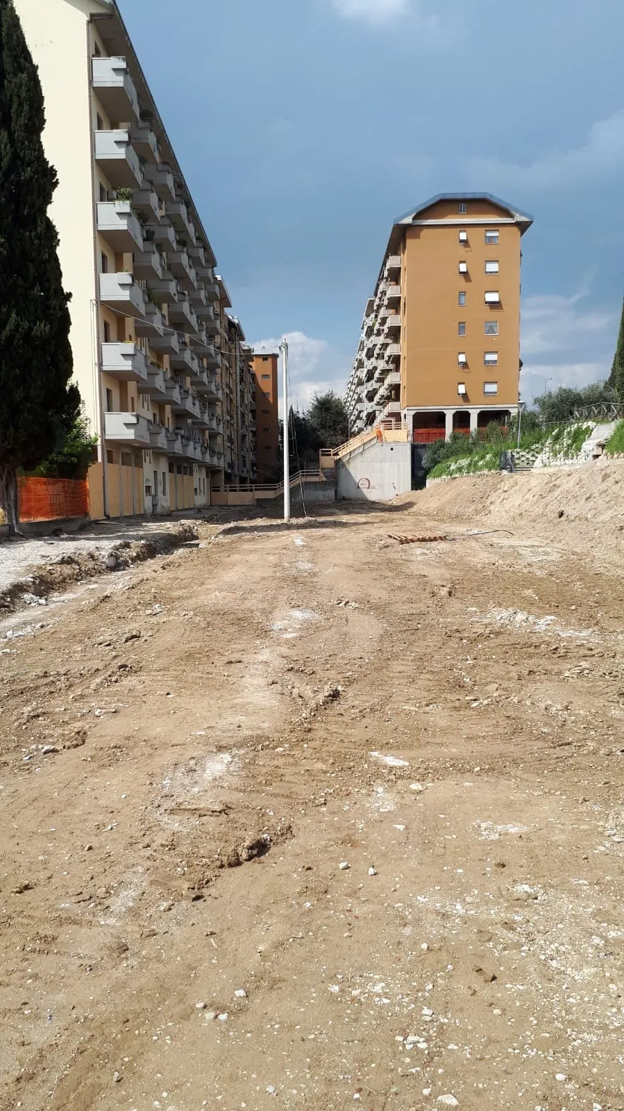 Piazza della Scuola Media di Monticelli – Ascoli Piceno — fotografia 5