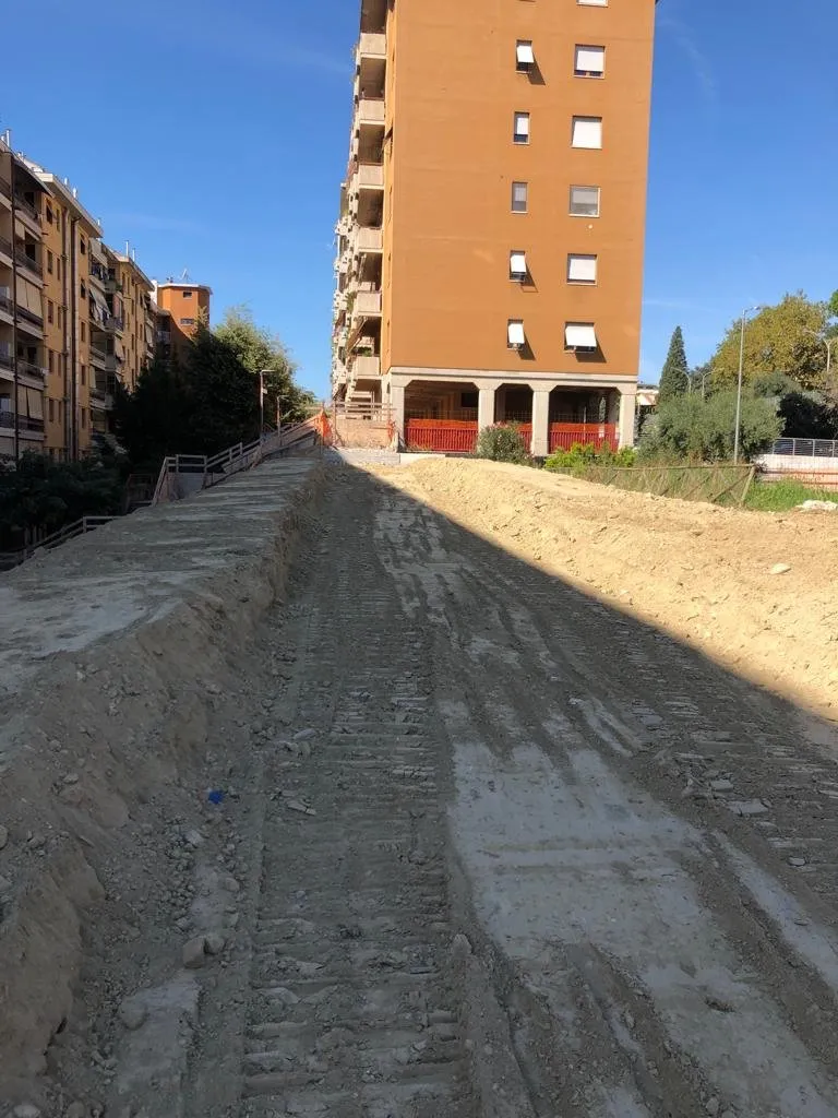 Piazza della Scuola Media di Monticelli – Ascoli Piceno — fotografia 6