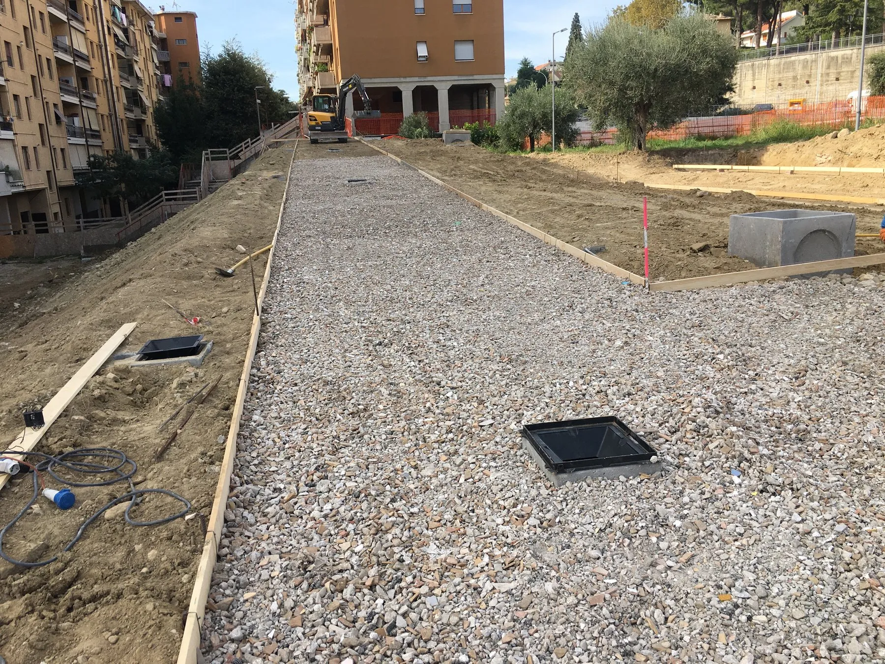 Piazza della Scuola Media di Monticelli – Ascoli Piceno — fotografia 7