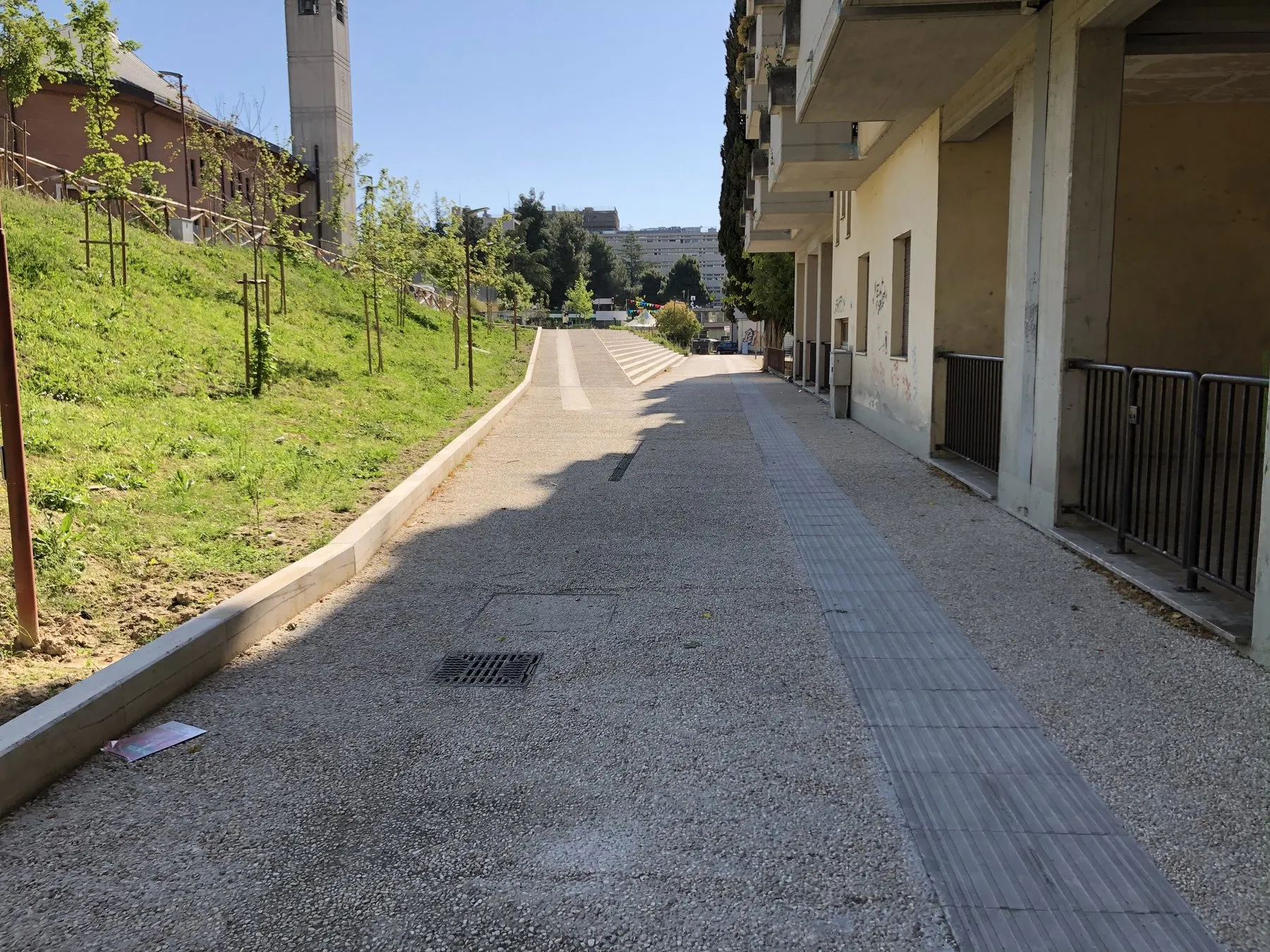 Piazza della Scuola Media di Monticelli – Ascoli Piceno — fotografia 8
