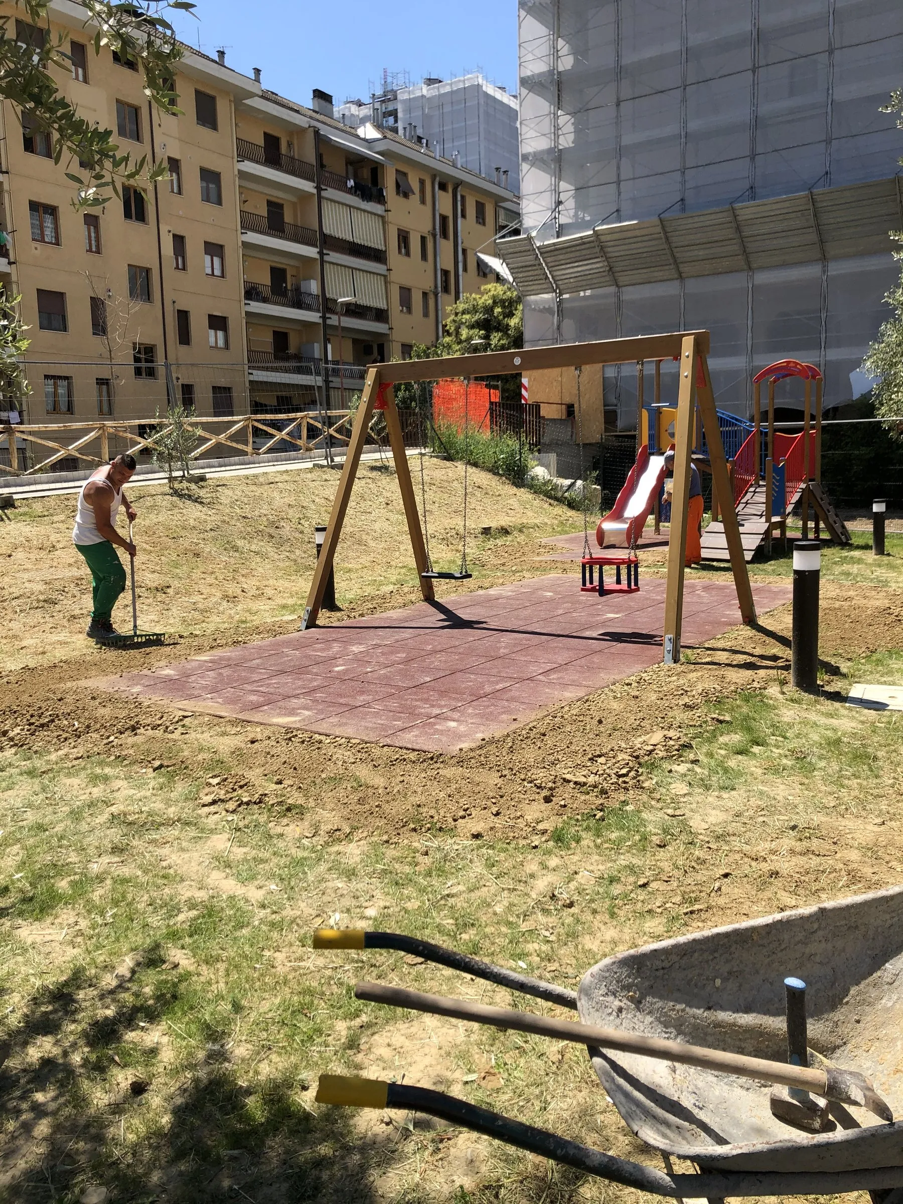 Piazza della Scuola Media di Monticelli – Ascoli Piceno — fotografia 9